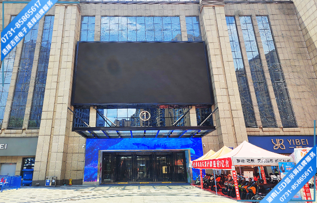 益陽某商場(chǎng)戶外門型LED顯示屏